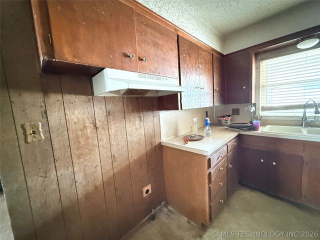 4825 S Lawton Avenue, Tulsa, OK 74107