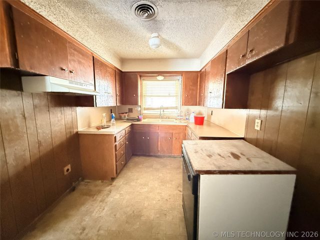 4825 S Lawton Avenue, Tulsa, OK 74107