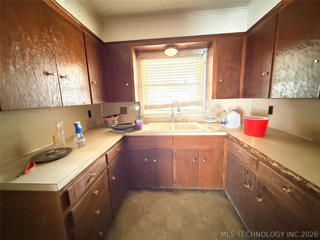 4825 S Lawton Avenue, Tulsa, OK 74107