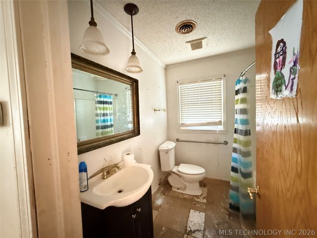 4825 S Lawton Avenue, Tulsa, OK 74107