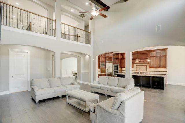 14 Pravia Path Drive, Missouri City, TX 77459