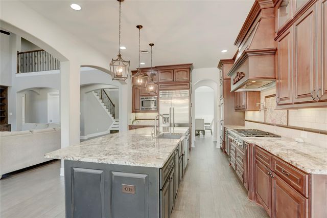 14 Pravia Path Drive, Missouri City, TX 77459