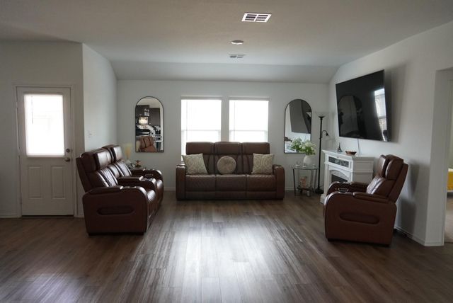 231 Milliner LOOP, Hutto, TX 78634