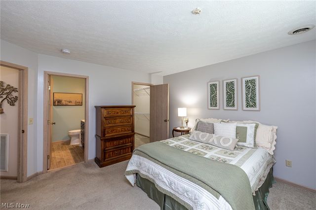 1055 North Jefferson Street B, Medina, OH 44256