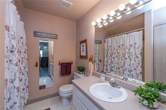 1055 North Jefferson Street B, Medina, OH 44256