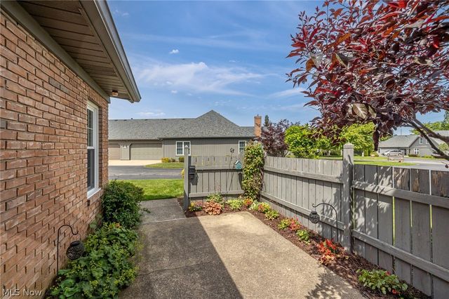 1055 North Jefferson Street B, Medina, OH 44256