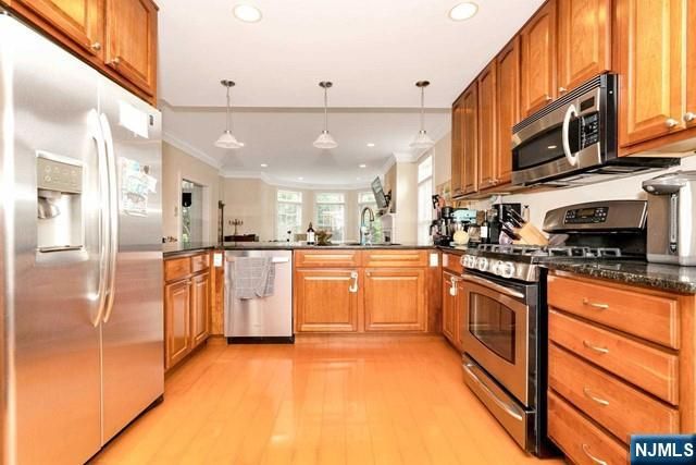 25 E Linden Avenue, Englewood, NJ 07631