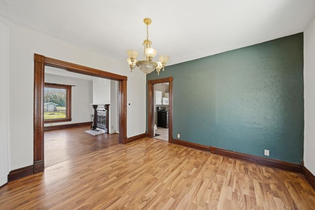 304 W Chamberlin Street, Dixon, IL 61021