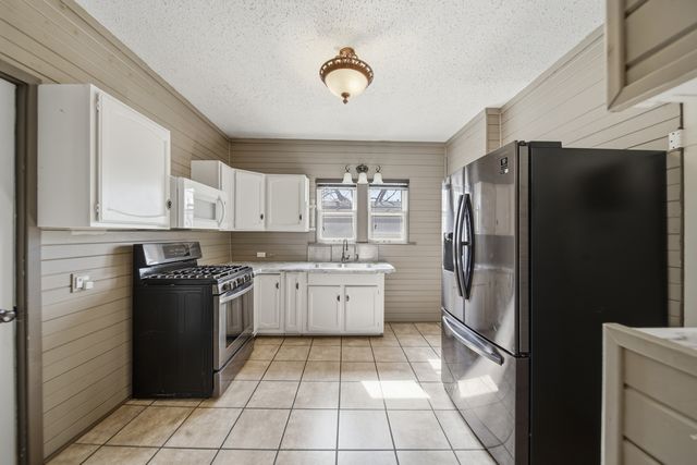 304 W Chamberlin Street, Dixon, IL 61021