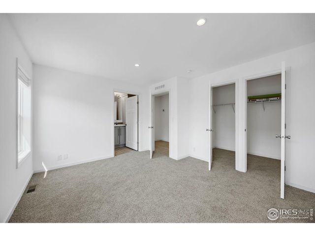 542 Sunset Cliffs Dr, Loveland, CO 80537