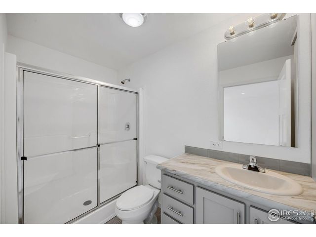 542 Sunset Cliffs Dr, Loveland, CO 80537