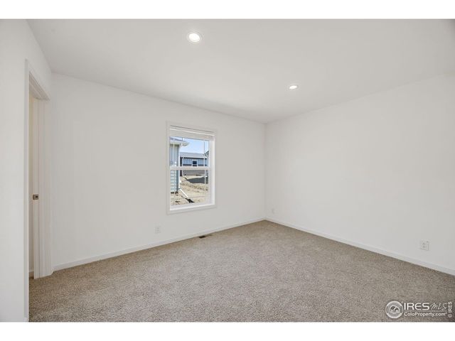 542 Sunset Cliffs Dr, Loveland, CO 80537