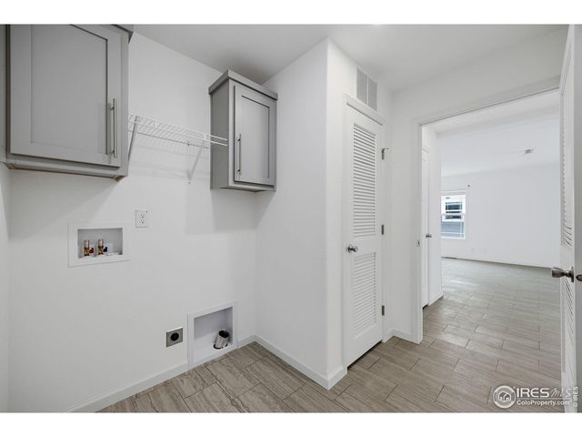 542 Sunset Cliffs Dr, Loveland, CO 80537