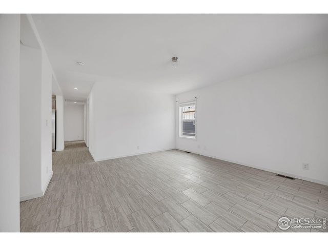 542 Sunset Cliffs Dr, Loveland, CO 80537