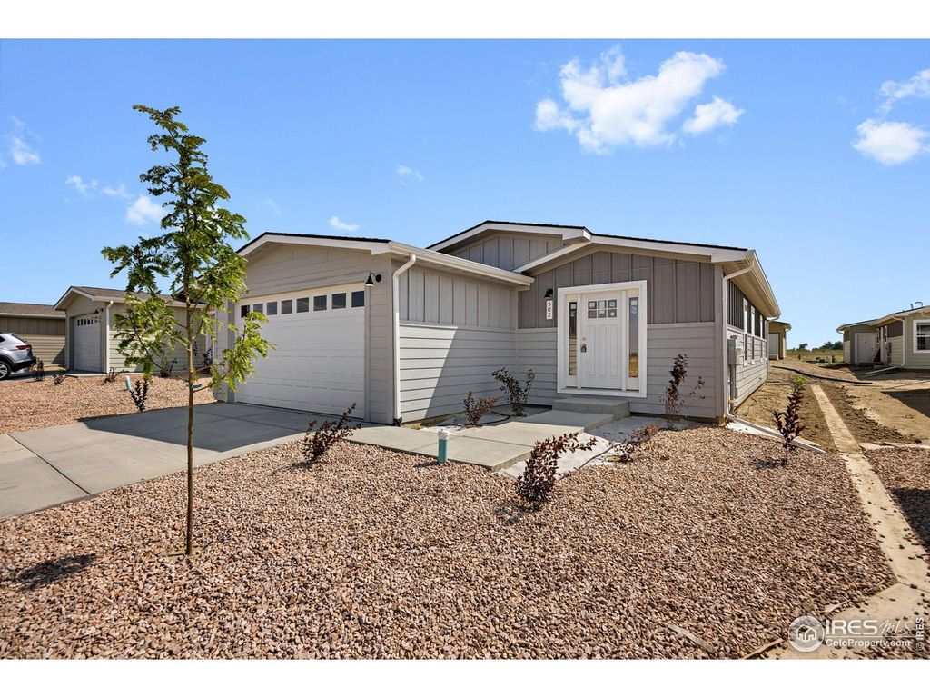 542 Sunset Cliffs Dr, Loveland, CO 80537