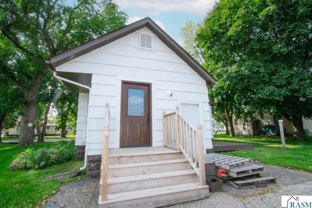 824 4th Street, Nicollet, MN 56074