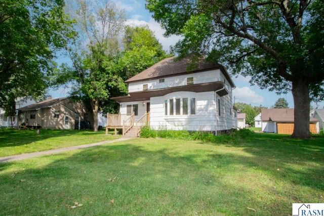 824 4th Street, Nicollet, MN 56074