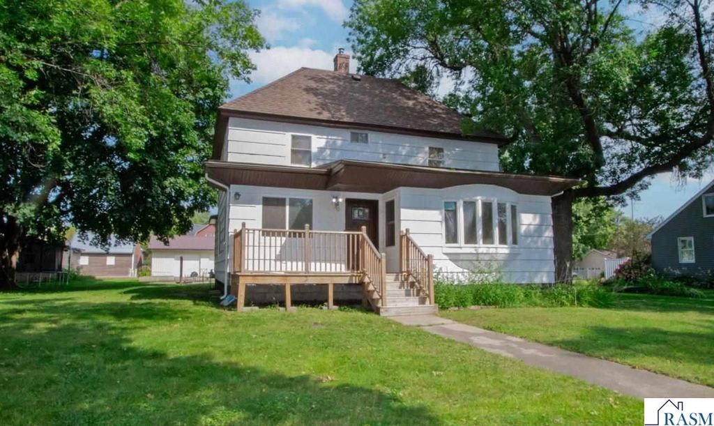 824 4th Street, Nicollet, MN 56074