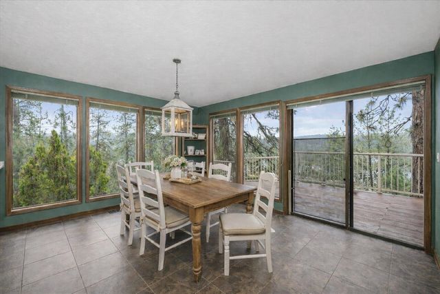 16905 N Mockingbird Ct, Nine Mile Falls, WA 99026