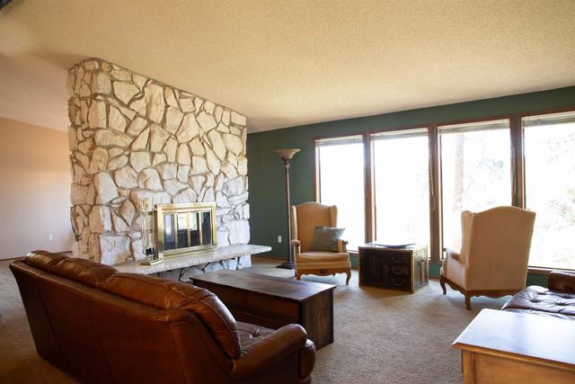 16905 N Mockingbird Ct, Nine Mile Falls, WA 99026