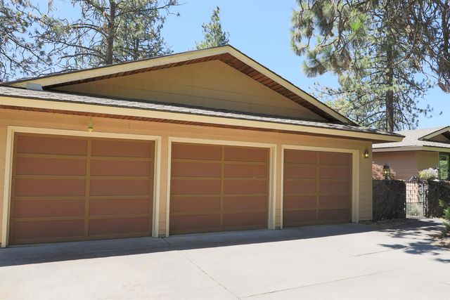 16905 N Mockingbird Ct, Nine Mile Falls, WA 99026