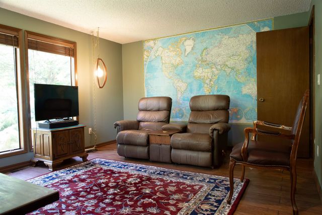 16905 N Mockingbird Ct, Nine Mile Falls, WA 99026