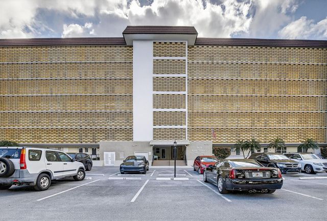 3050 NE 16th Avenue 207, Oakland Park, FL 33334