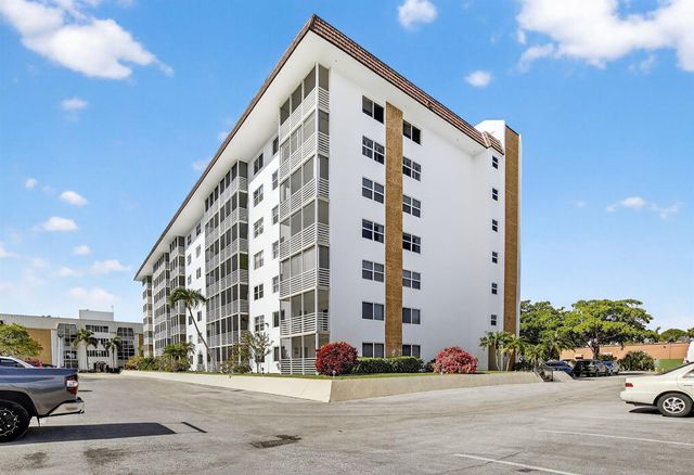 3050 NE 16th Avenue 207, Oakland Park, FL 33334