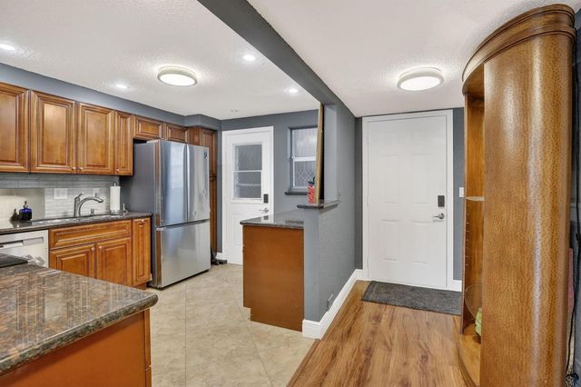 3050 NE 16th Avenue 207, Oakland Park, FL 33334