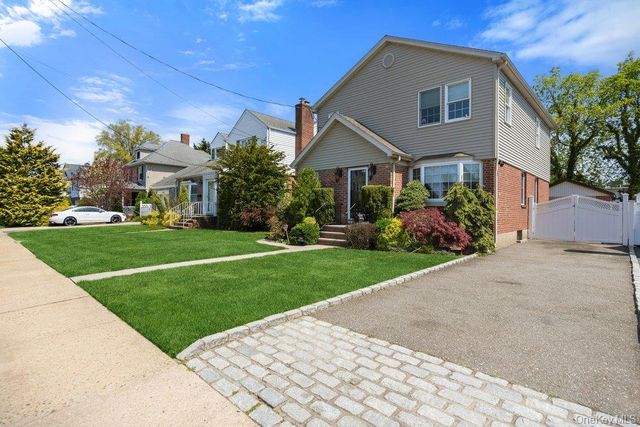 296 Euston Road S, Garden City, NY 11530