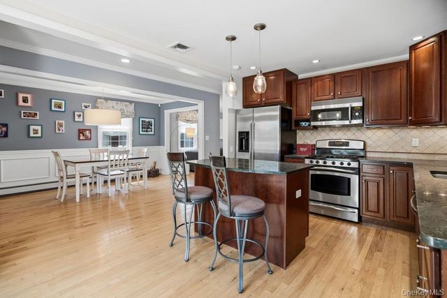 296 Euston Road S, Garden City, NY 11530