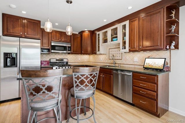 296 Euston Road S, Garden City, NY 11530