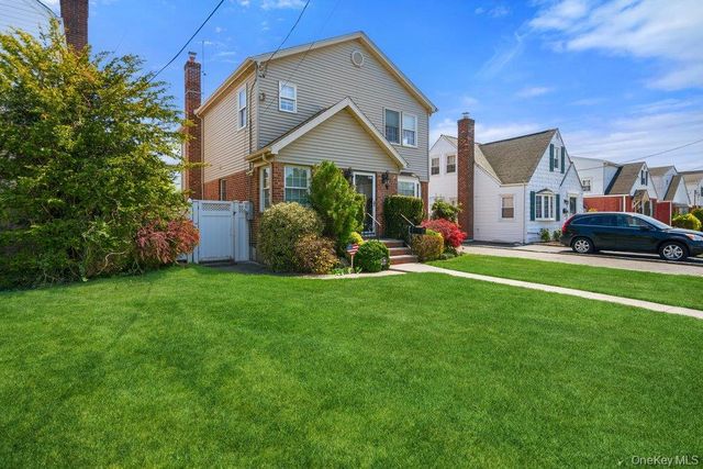 296 Euston Road S, Garden City, NY 11530