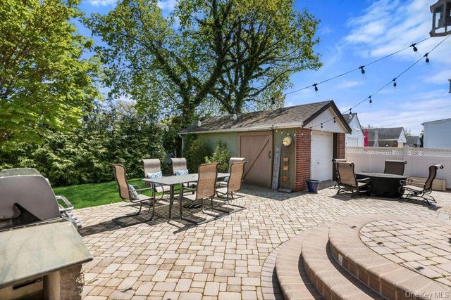 296 Euston Road S, Garden City, NY 11530