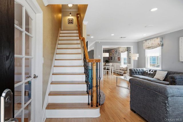 296 Euston Road S, Garden City, NY 11530