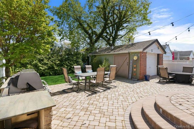 296 Euston Road S, Garden City, NY 11530