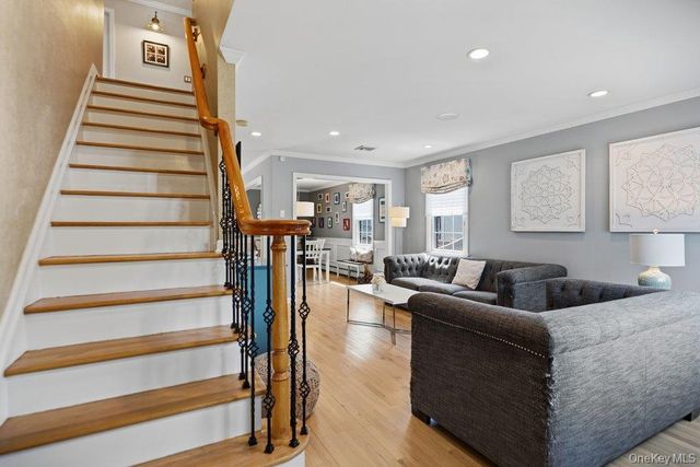 296 Euston Road S, Garden City, NY 11530