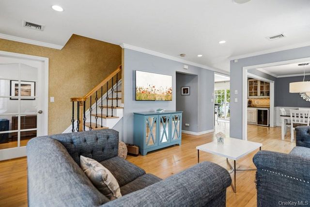 296 Euston Road S, Garden City, NY 11530