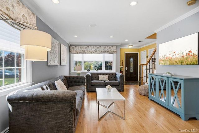 296 Euston Road S, Garden City, NY 11530