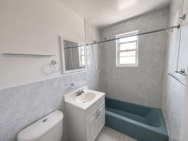 533 Soundview Avenue 3rd Floor, Bronx, NY 10473