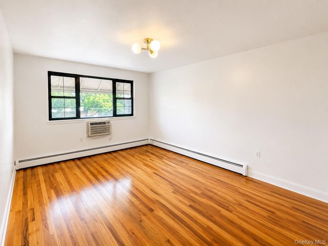 533 Soundview Avenue 3rd Floor, Bronx, NY 10473