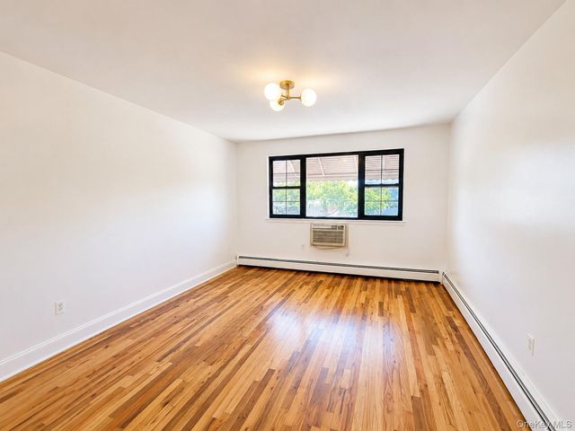 533 Soundview Avenue 3rd Floor, Bronx, NY 10473