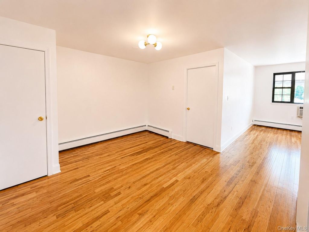 533 Soundview Avenue 3rd Floor, Bronx, NY 10473