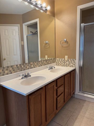 4303 Dugger Drive, Bellmead, TX 76705