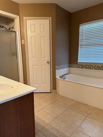 4303 Dugger Drive, Bellmead, TX 76705