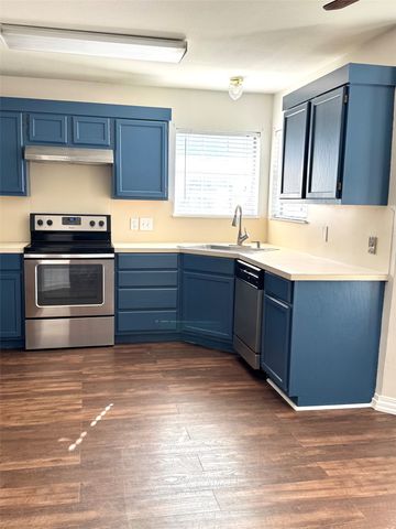 4303 Dugger Drive, Bellmead, TX 76705