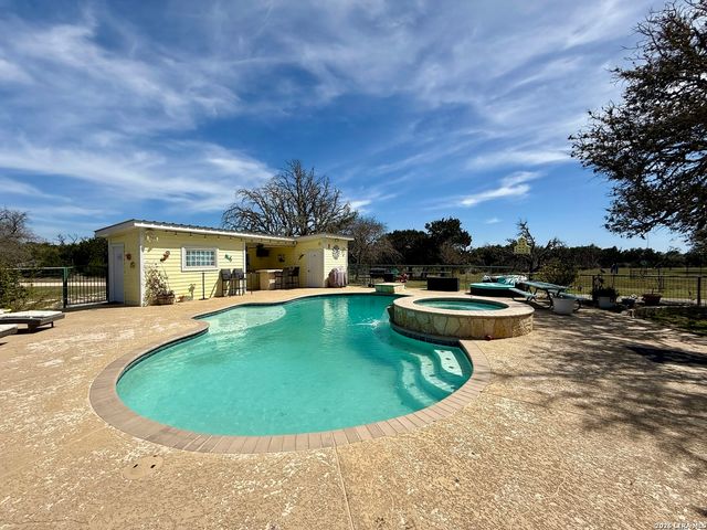 3320 PRIVILEGE CREEK, Pipe Creek, TX 78063