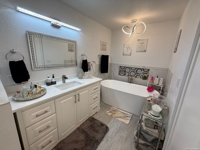 3320 PRIVILEGE CREEK, Pipe Creek, TX 78063