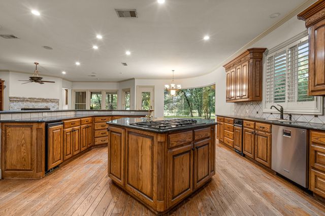 32 Wyck Hill Lane, Westlake, TX 76262