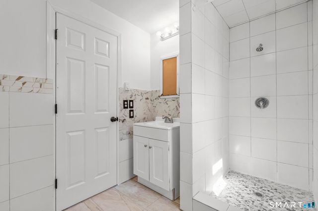 28-32 Starr Avenue 11, Danbury, CT 06810